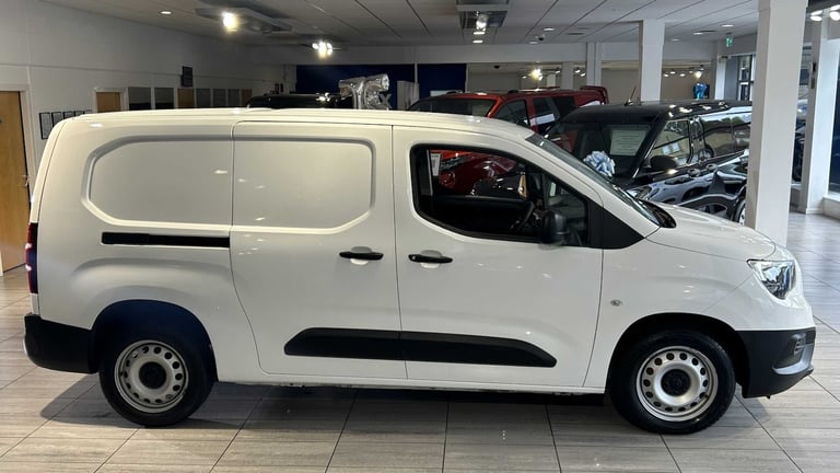 2021 Vauxhall Combo 2300 1.5 Turbo D 100ps H1 Dynamic Van Van Diesel Manual