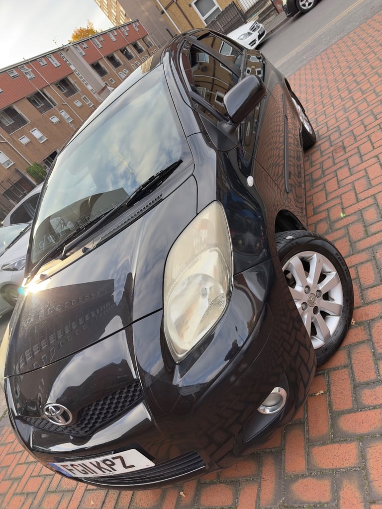image for Toyota, YARIS, Hatchback, 2011, Semi-Auto, 1329 (cc), 5 doors
