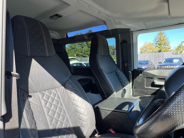 2014 Land Rover Defender 90 XS 2.2 TDCI **Masi Windows - 4 Seater - TentBox**