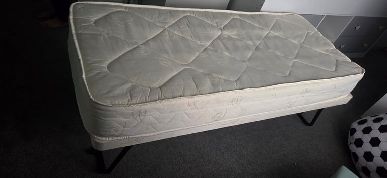 Folding small single bed