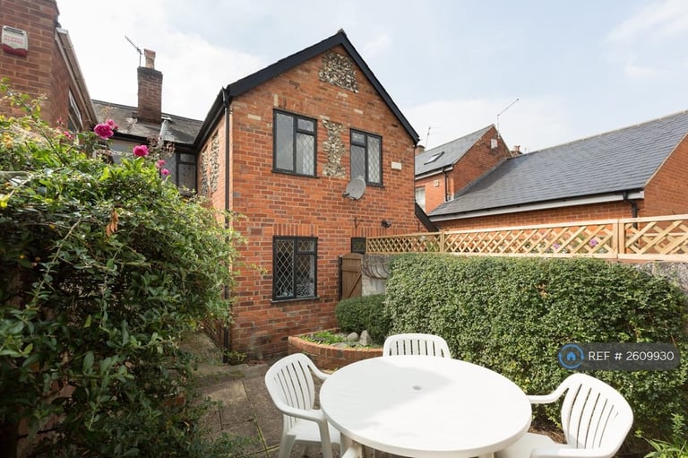 3 bedroom house in Reading Road, Henley-On-Thames, RG9 (3 bed) (#2609930)