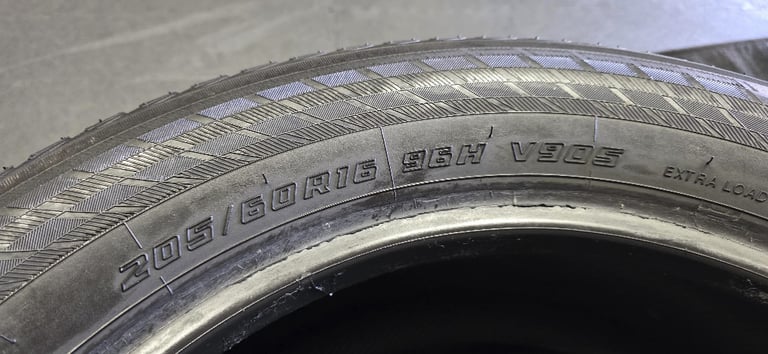 205 60 16    2 x tyres Yokohama Wdrive All Season