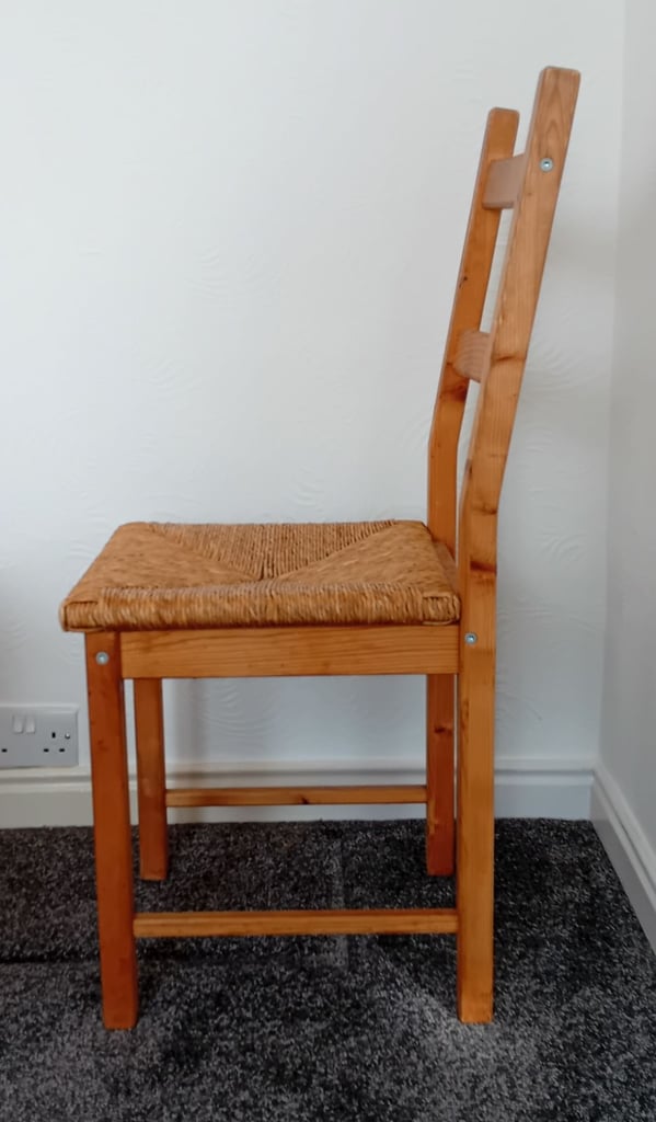 Set of 4 wooden chairs 
