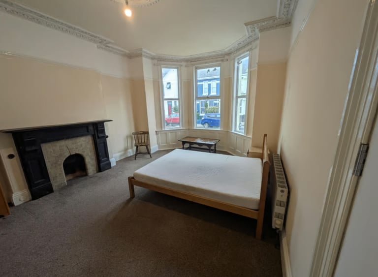 Spacious & Cosy Double Room For Rent AT PL4 7PX