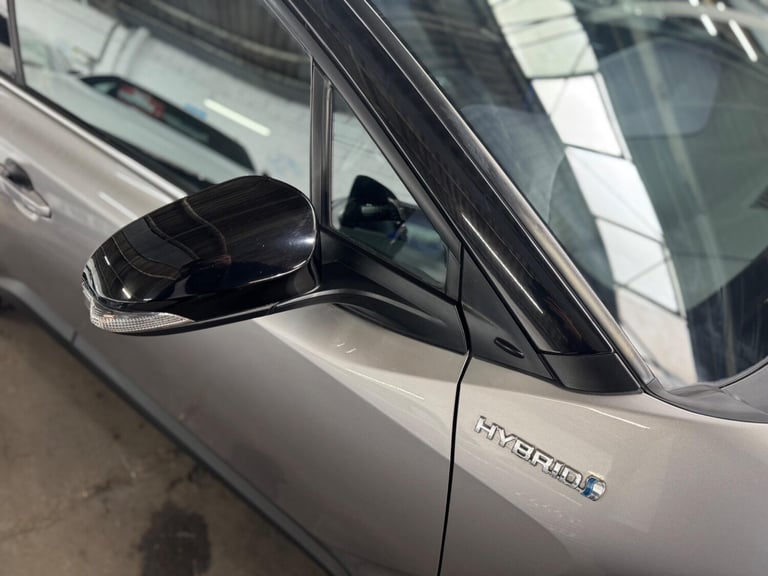 2018 Toyota C-HR 1.8 VVT-h Dynamic SUV 5dr Petrol Hybrid CVT Euro 6 (s/s) (122 ps) HATCHBACK Petr...