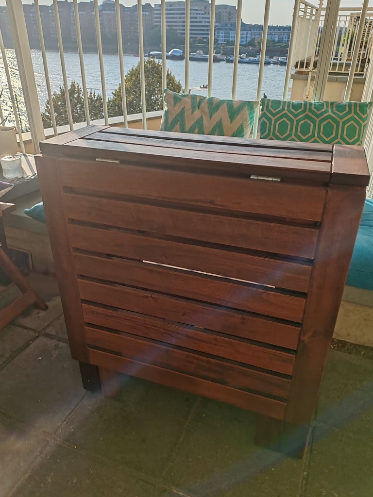 Folding garden / patio table and 4 folding chairs