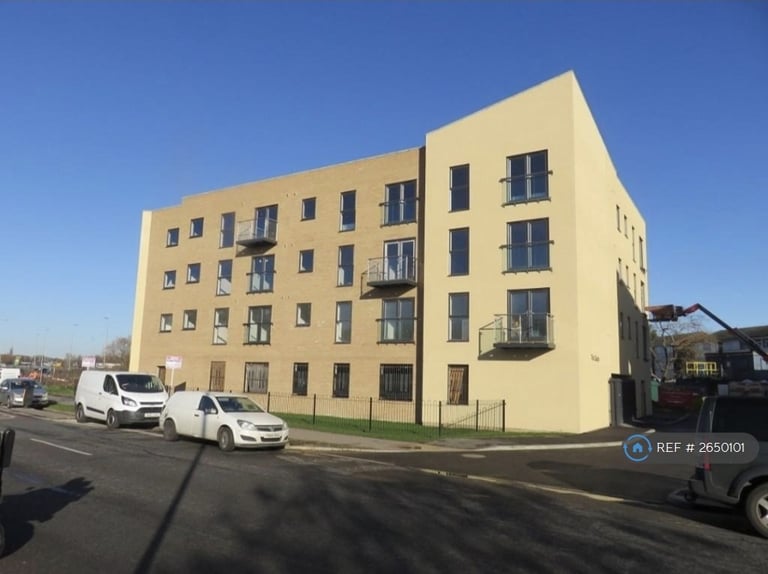 image for 2 bedroom flat in Dock Road, Tilbury, RM18 (2 bed) (#2650101)