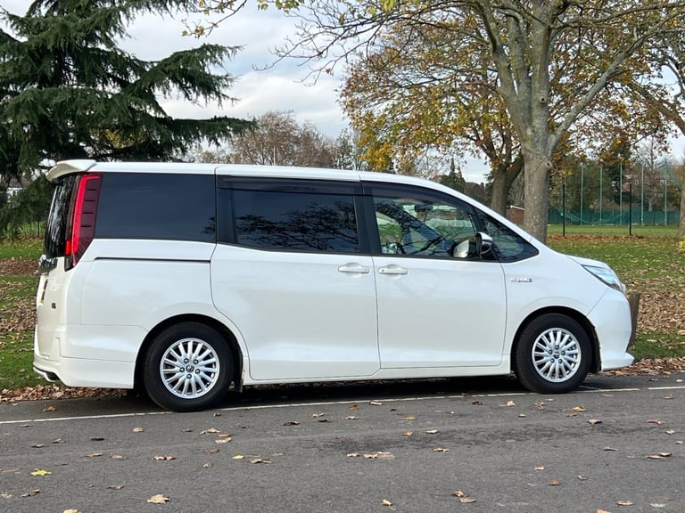 2015 Toyota Noah MPV Hybrid Electric  Automatic