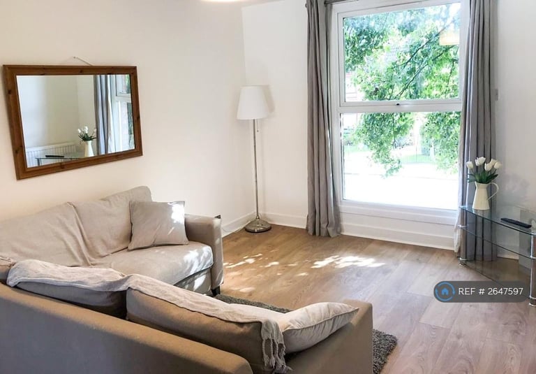 1 bedroom flat in Greyhound Road, London, W6 (1 bed) (#2647597)