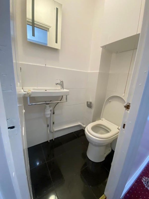 Beautiful King Size with Bills   £1050