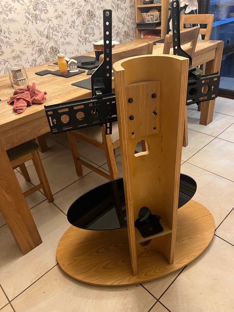 AVF Affinity Chepstow 930 TV Stand