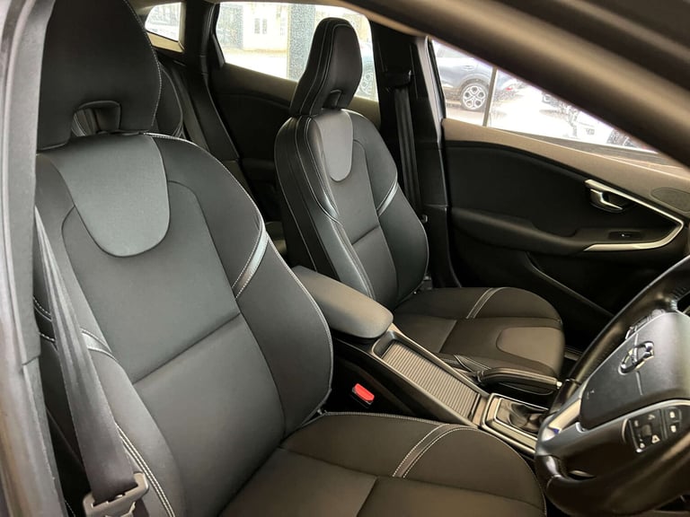 2018 Volvo V40 D3 [4 Cyl 150] Momentum Nav Plus 5dr Geartronic HATCHBACK DIESEL Automatic