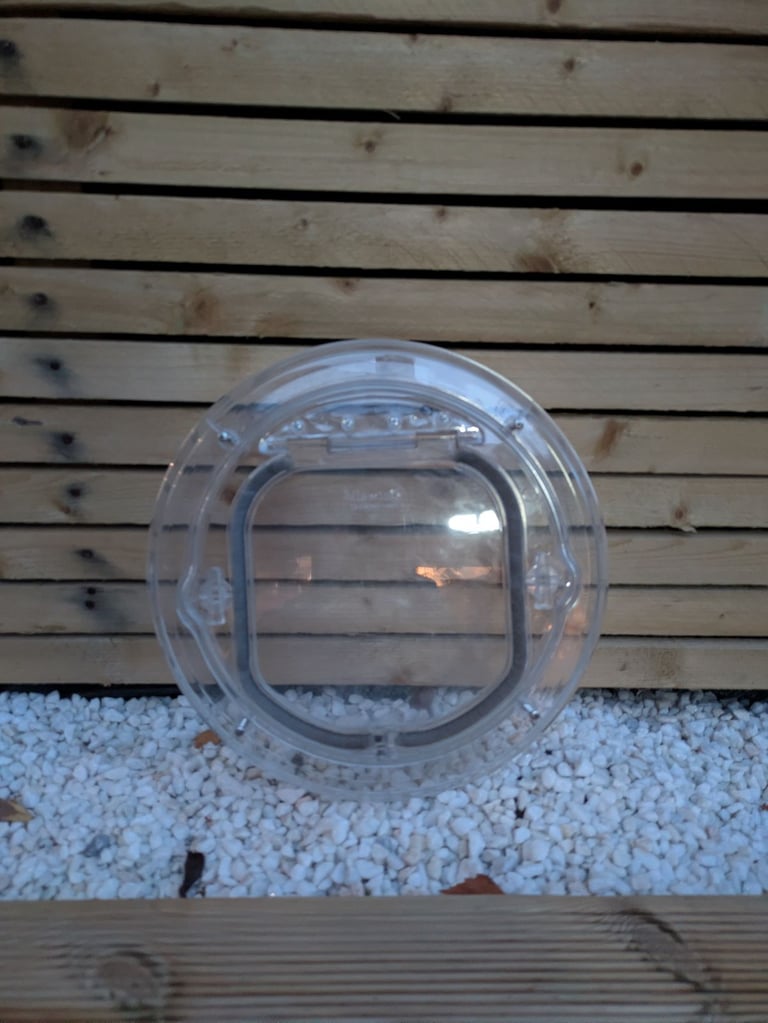 Catwalk cat flap 