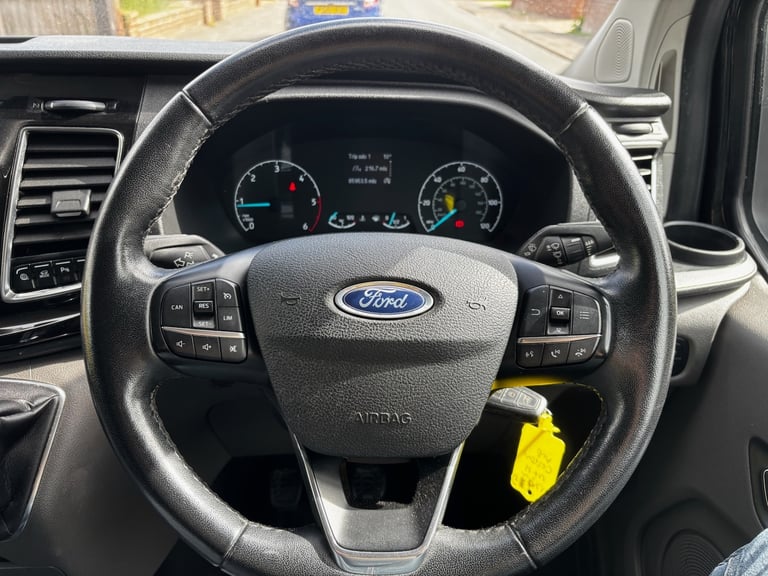 Transit Custom 2.0 EcoBlue Limited Predator Van 