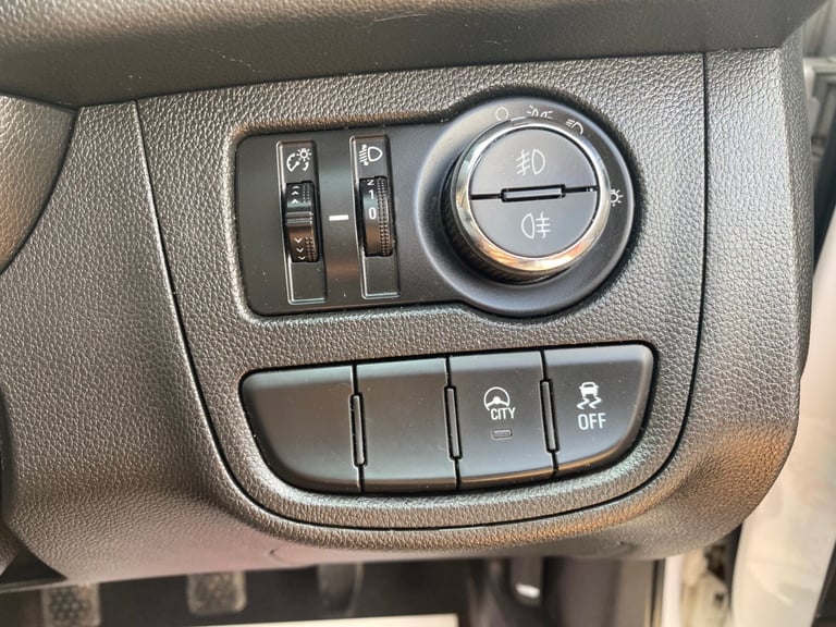 2017 Vauxhall Viva 1.0 SE 5dr HATCHBACK Petrol Manual