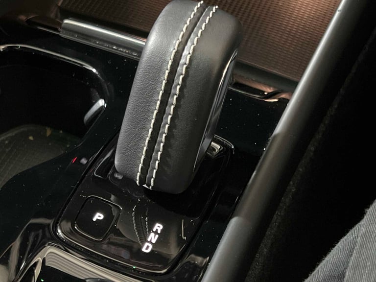  Volvo XC40 2.0 B4P R DESIGN Pro 5dr Auto [7 speed] Estate Petrol Automatic