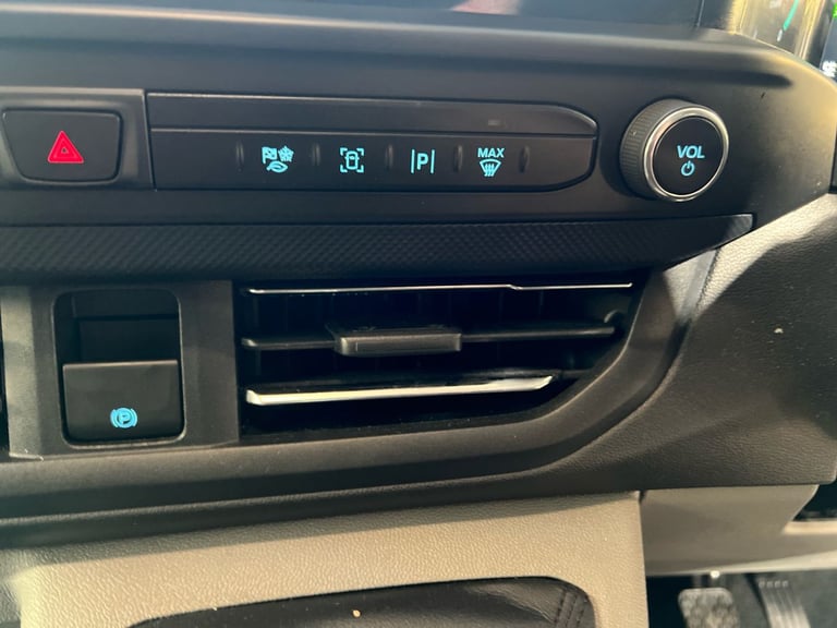 2025 Ford Transit Custom 320 SWB 2.0 Tdci Limited 136PS D/Cab Crew Bus Diesel Manual