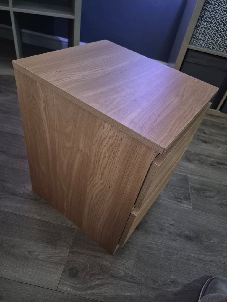 Oak bedside table. 