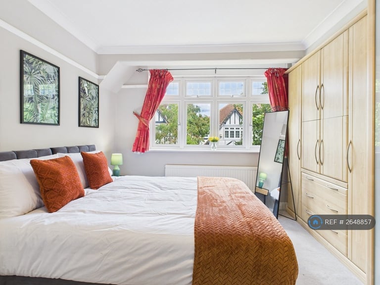4 bedroom house in Merton Hall Gardens, London, SW20 (4 bed) (#2648857)