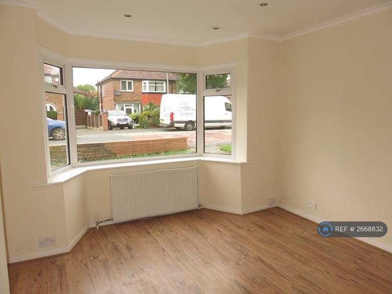 3 bedroom house in Oak Lane, Whitefield, Manchester, M45 (3 bed) (#2668832)