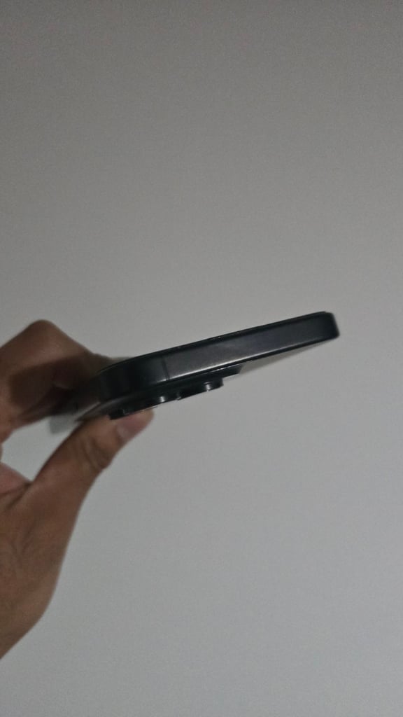 Excellent condition iPhone 15 Pro Max 256gb Black titanium Unlocked Apple 90 days warranty