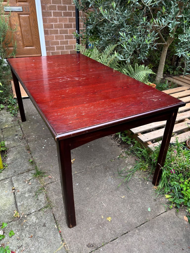 Free dining table