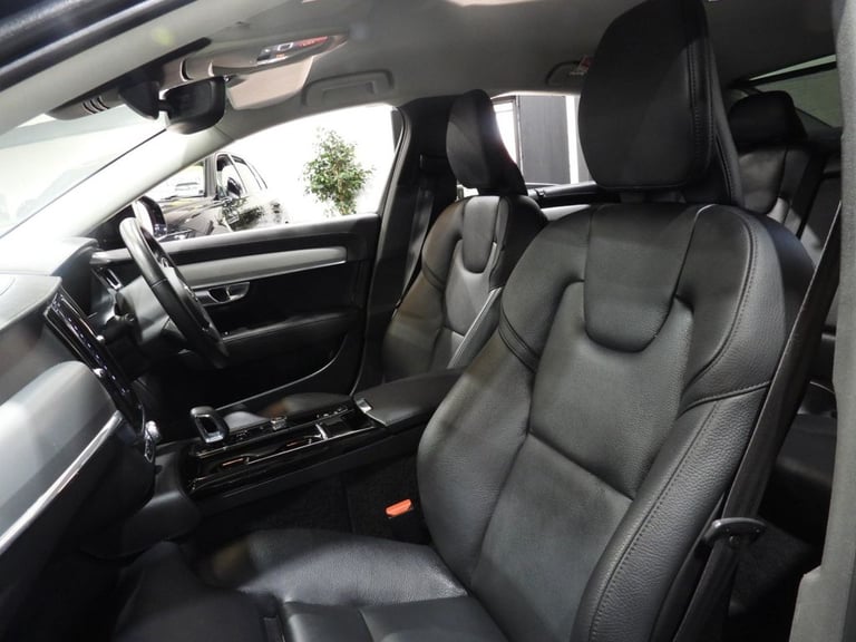 2023 73 VOLVO S90 2.0H T8 RECHARGE 18.8KWH PLUS SALOON 4DR PETROL PLUG-IN HYBRID