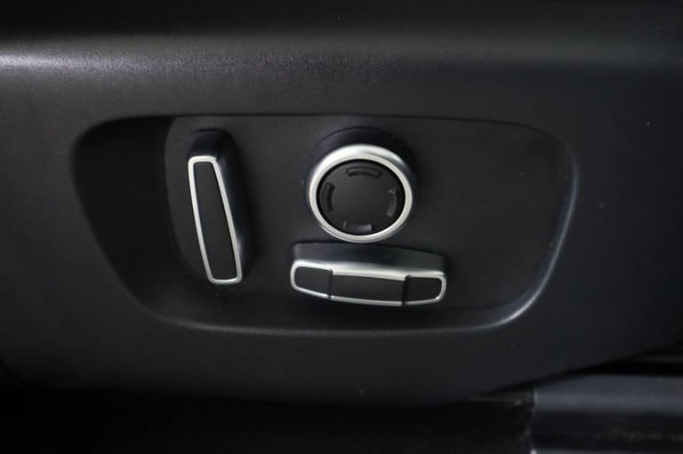 2022 Land Rover Range Rover Evoque 1.5 P300e 12.2kWh R-Dynamic SE Auto 4WD Euro 6 (s/s) 5dr Autom...