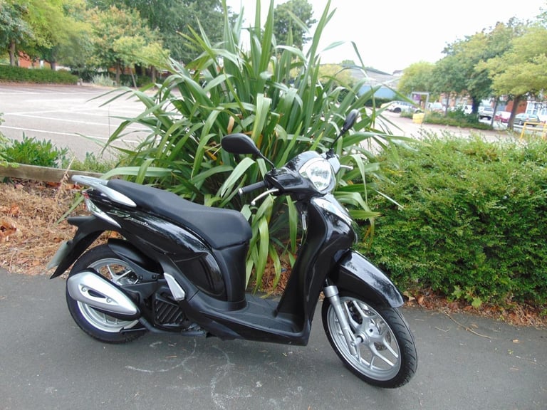 Honda ANC 125 F SH125 Automatic Scooter 2016 very low miles little used from new