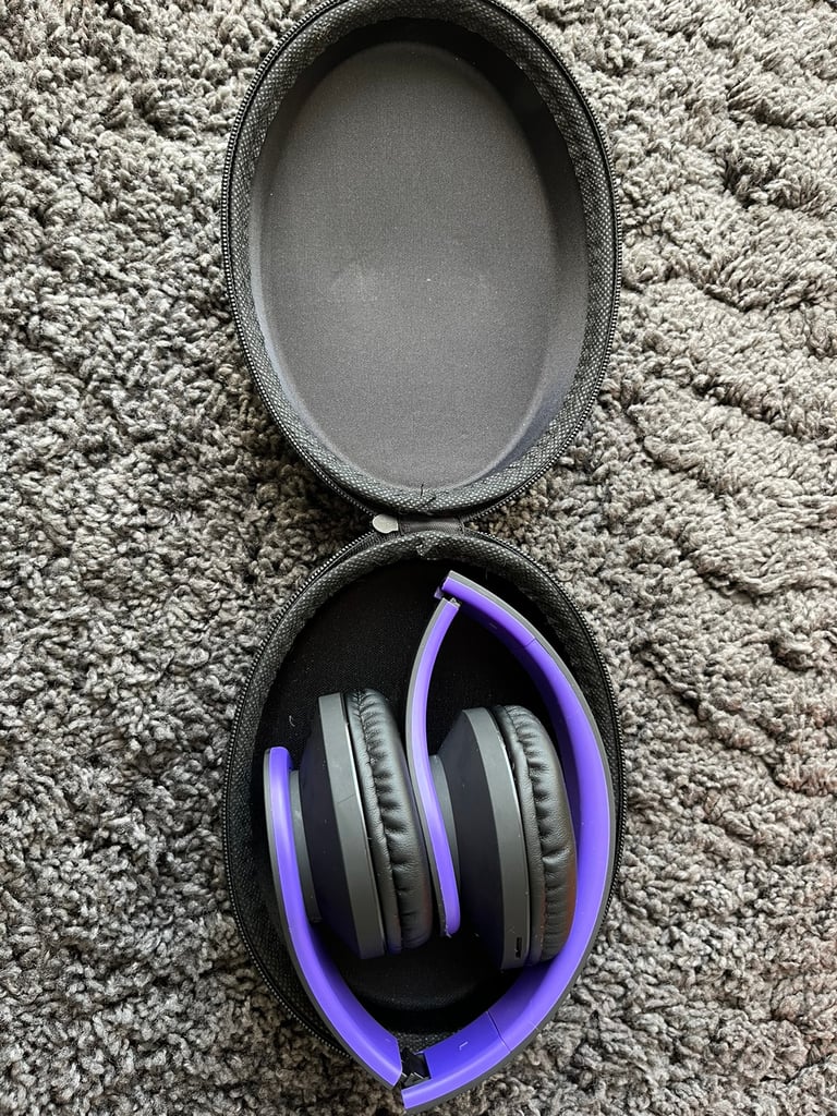 Rydohi Wireless Bluetooth Headphones Over Ear - black with purple trim