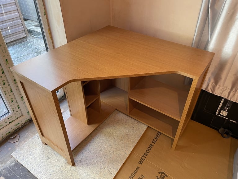 Corner desk 
