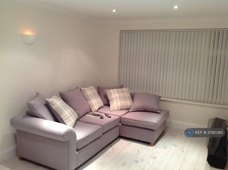2 bedroom flat in Four Pounds Avenue, Coventry, CV5 (2 bed) (#2590385)