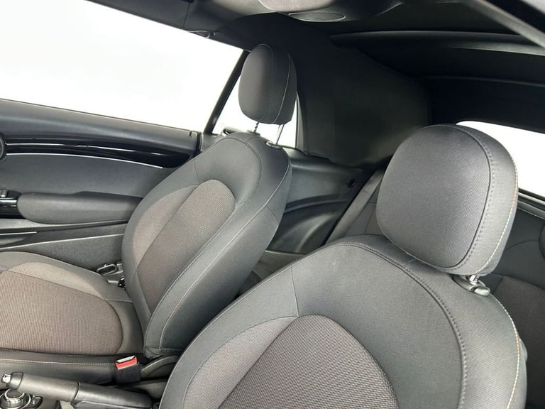 2021 MINI Convertible 1.5 Cooper Classic Convertible 2dr Petrol Manual Euro 6 (s/s) (136 ps) 1 OW...