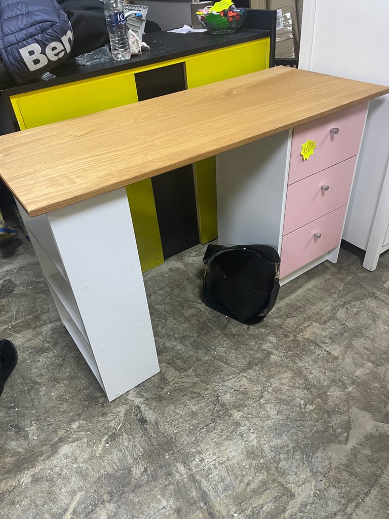image for Kids pink desk £40 