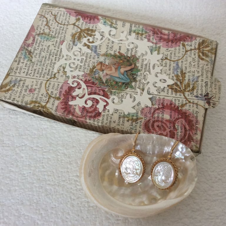 Vintage 925 silver gold plated mother-of-pearl cameo earrings - 3cm/1'' - box