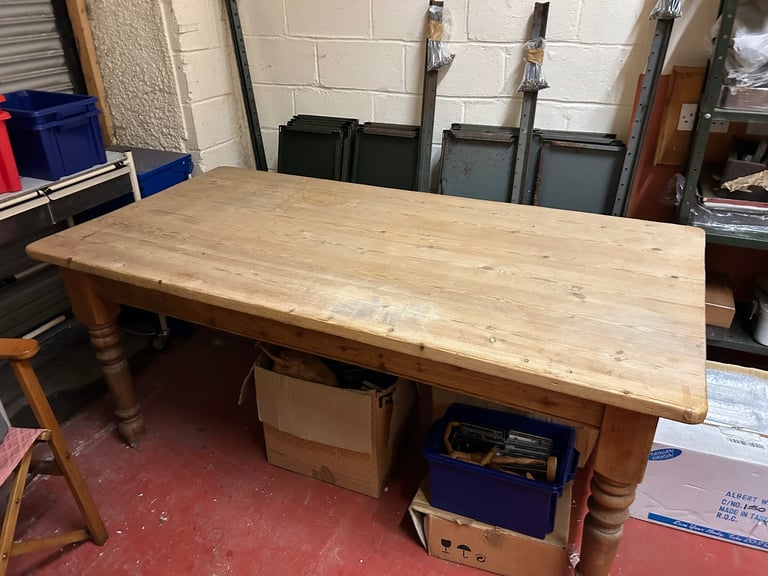 *Open to offers* Large wooden dining table x5 chairs - perfect for up-cycle. 