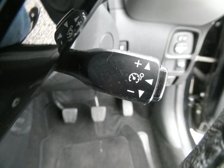 1.2 PureTech Allure 3dr £20 TAX +6 SERVICE +BTOOTH +CRUISE +REV CAMERA*