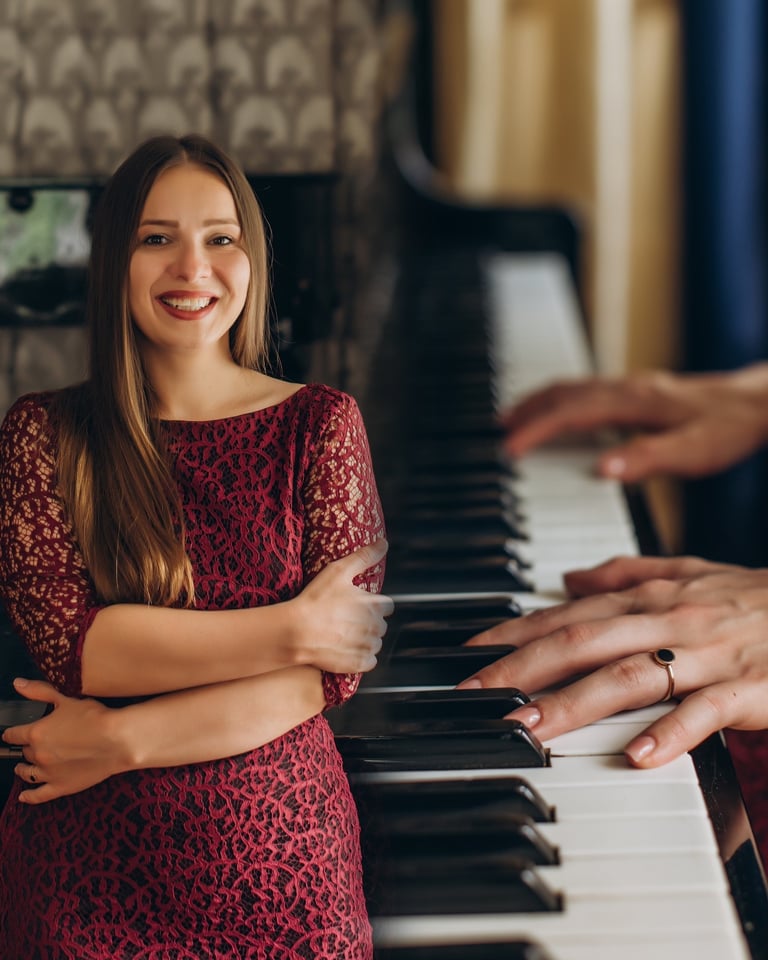 Experienced Piano and Music Teacher Available — Central London / Online