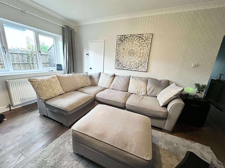 Grey Corner Sofa with Chaise – Comfy, Clean & Modern – DELIVERY AVAILABLE TODAY!