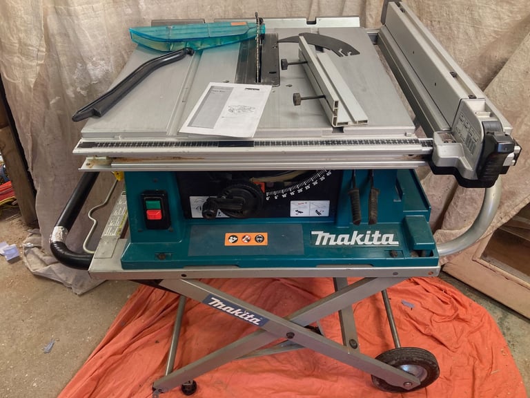 image for Makita 2704 110v Table saw and folding mobile stand