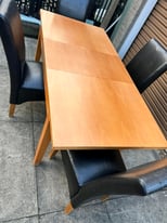 Extendable table and 4 black chairs 