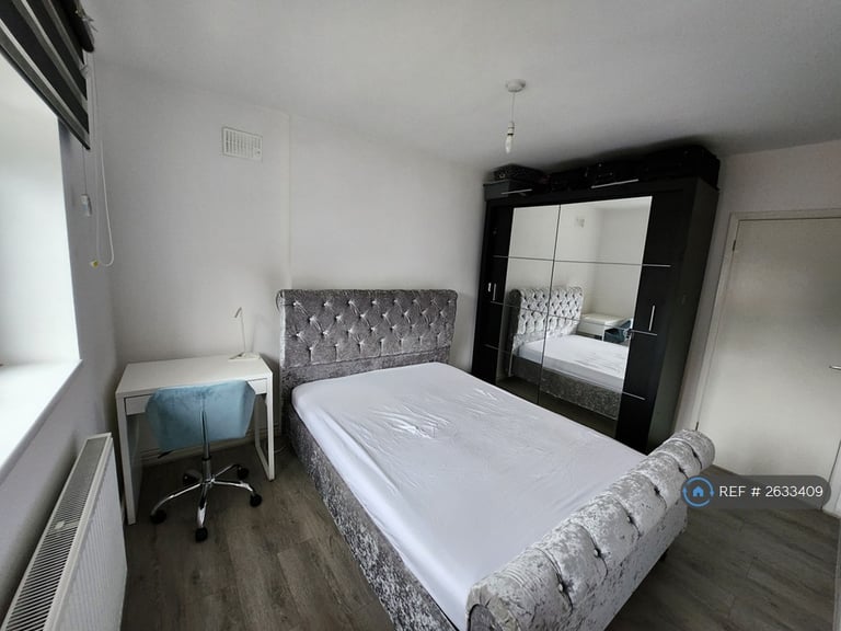 3 bedroom flat in Earlham West Centre, Norwich, NR5 (3 bed) (#2633409)