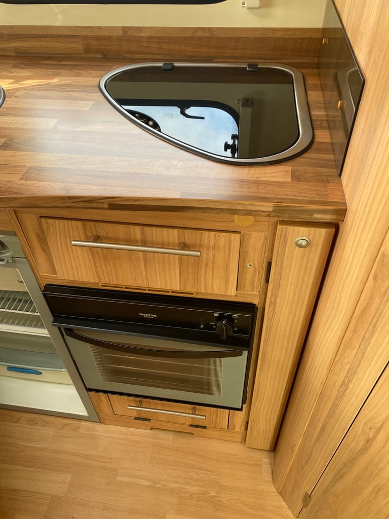 Bailey Orion 400/2  2012 in  nice condition 