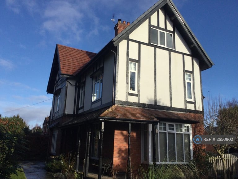 1 bedroom flat in Lidgett Lane, Leeds, LS8 (1 bed) (#2650902)