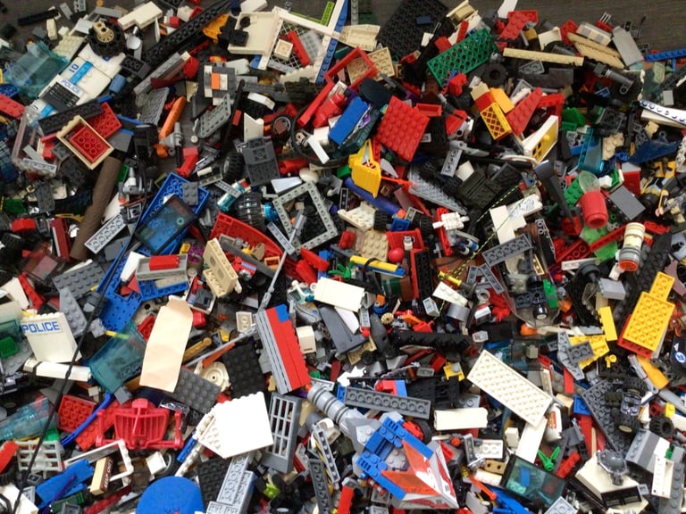 Lego 12 kg in weight, lots of parts, some Lego city, some Lego friends and stars wars etc 