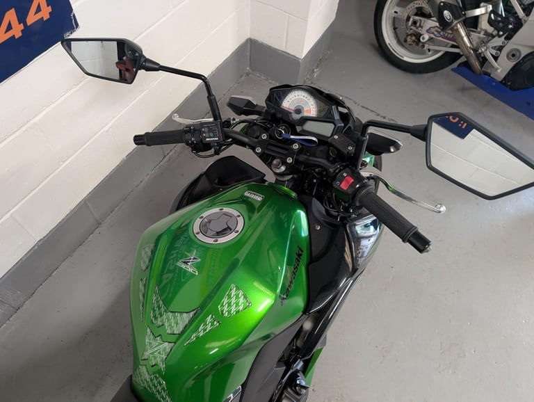 Kawasaki ER Z300 abs 2015 A2 license friendly bike. Mot October 2026  FSH 