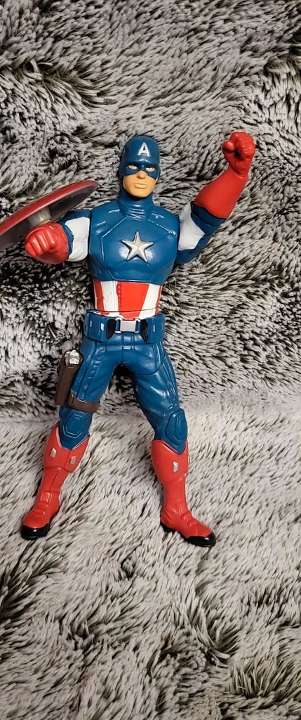 Marvel Avengers Assemble Captain America Figure