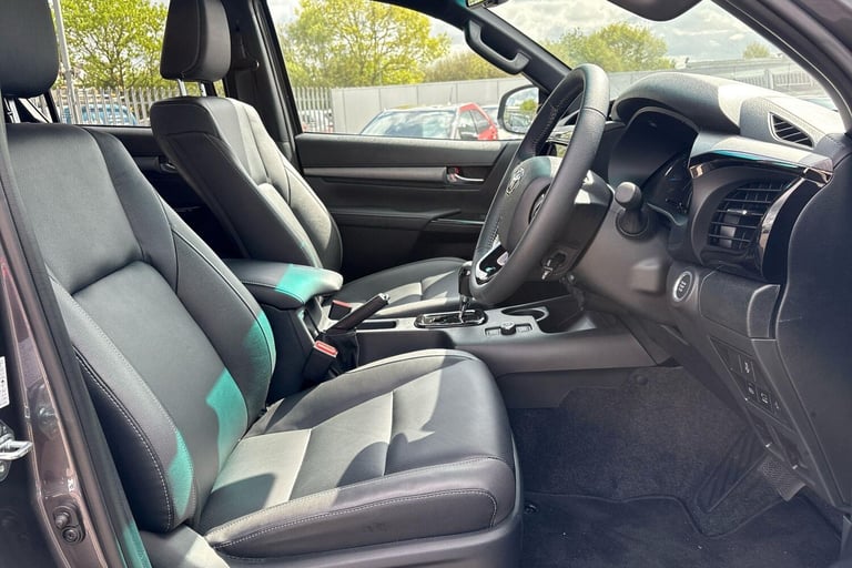 2025 Toyota Hilux Invincible X D/Cab Pick Up 2.8 Hybrid 48V Auto PICK UP DIESEL Automatic