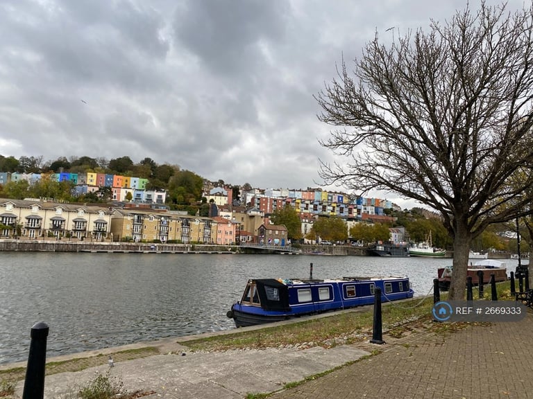 1 bedroom flat in Weare Court, Bristol, BS1 (1 bed) (#2669333)