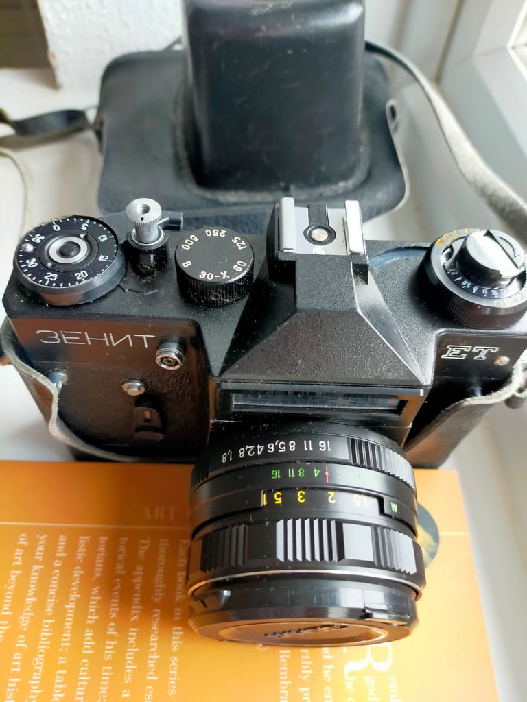 Excellent Zenit ET + Helios 77M-4 SLR camera.